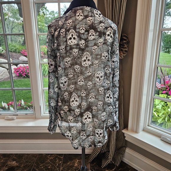Skull Blouse💀 - Picture 4 of 7